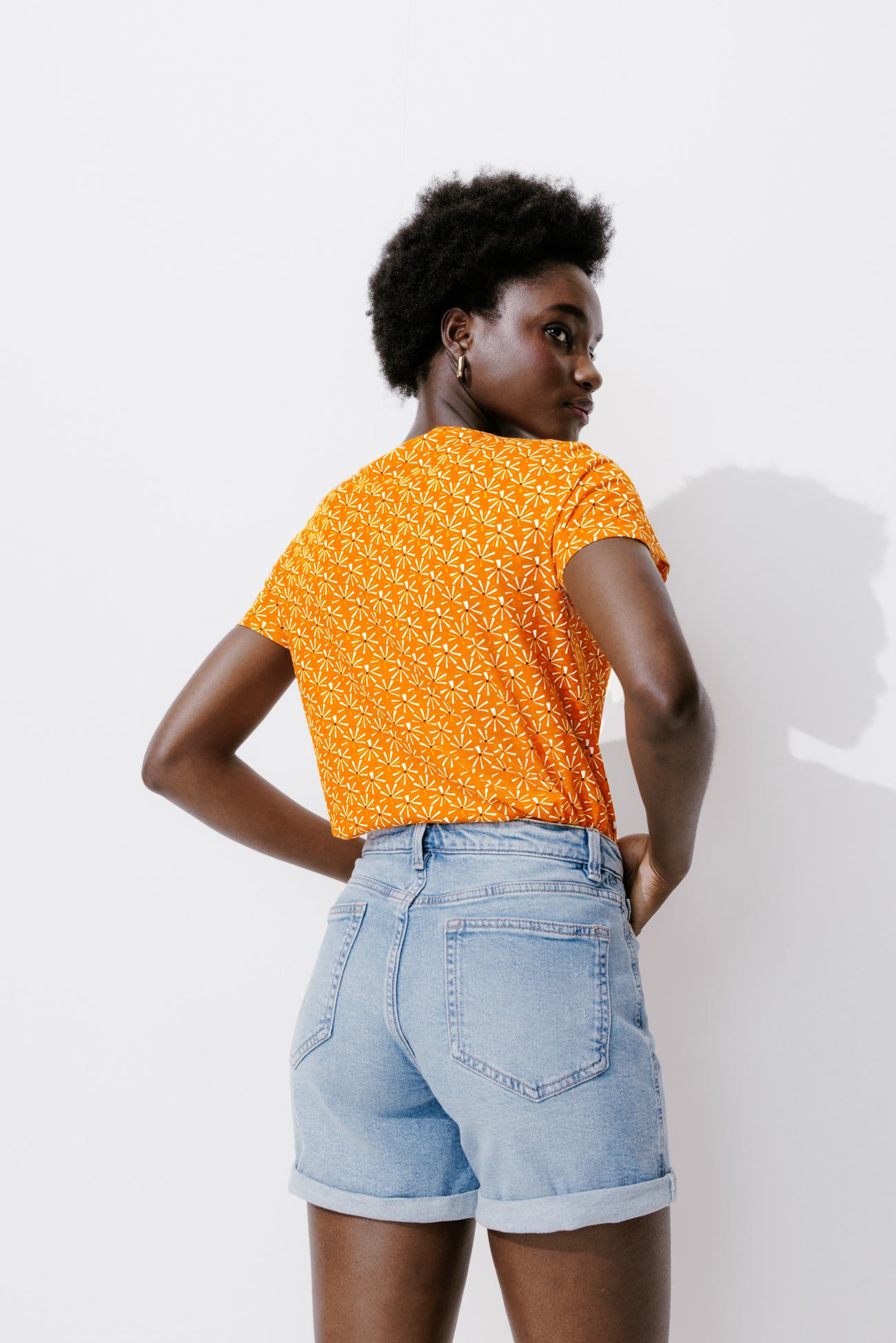 V-neck t-shirt - Beige print