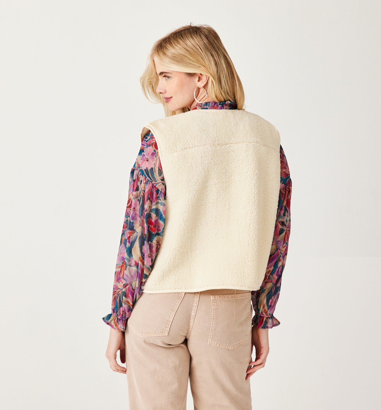 Snug sleeveless jacket - Chestnut brown