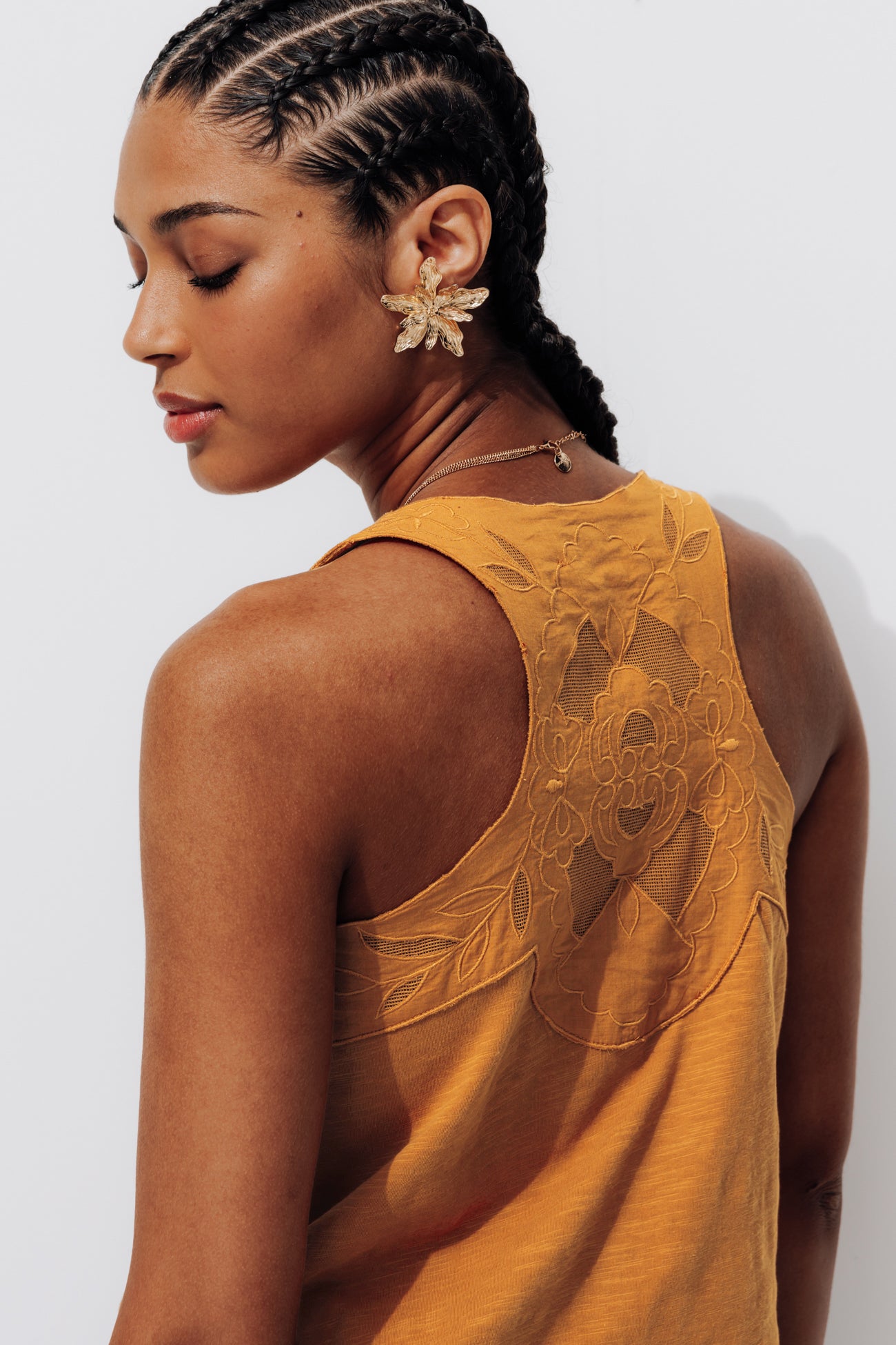 Back-embroidery sleeveless top - Ochre