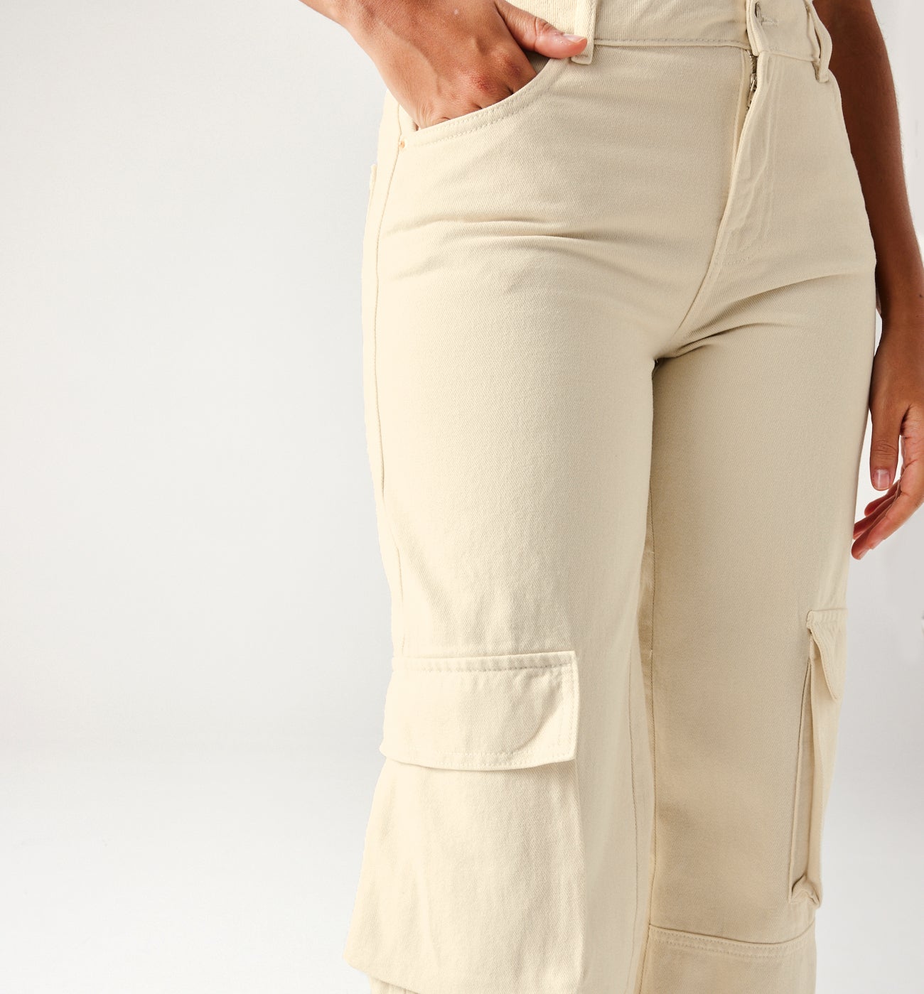 High-waist cargo trousers - Beige