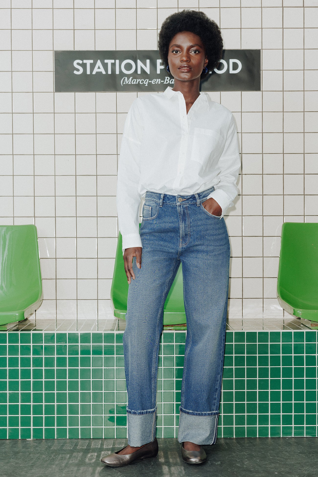 High-waist straight-leg jeans - Medium denim