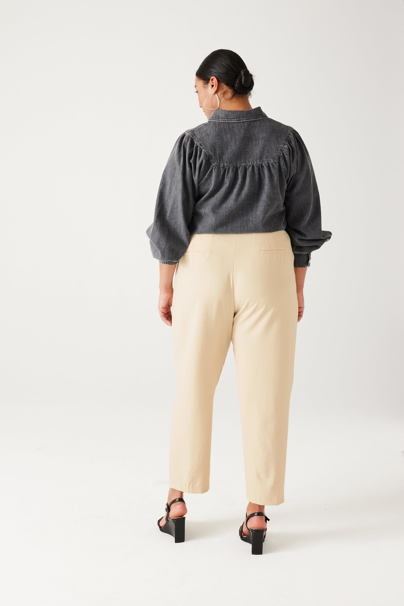 High-waist peg trousers - Beige