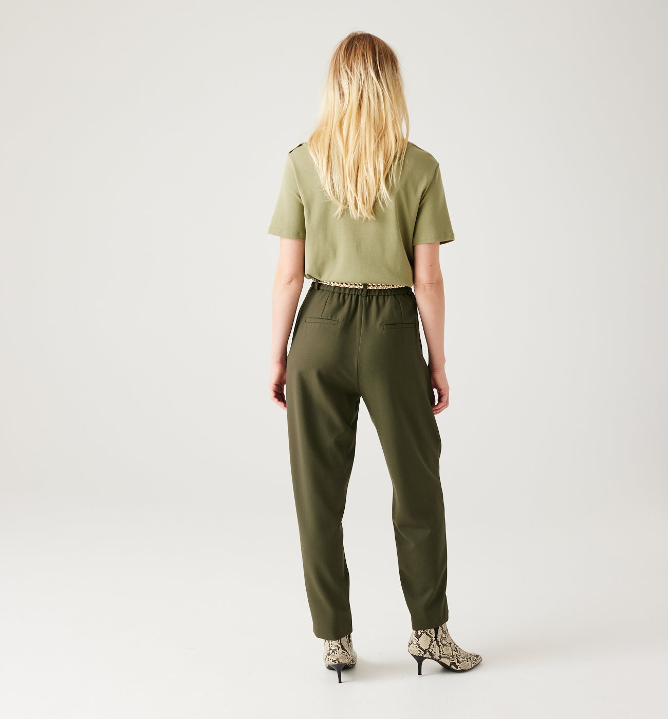 High-waist peg trousers - Beige