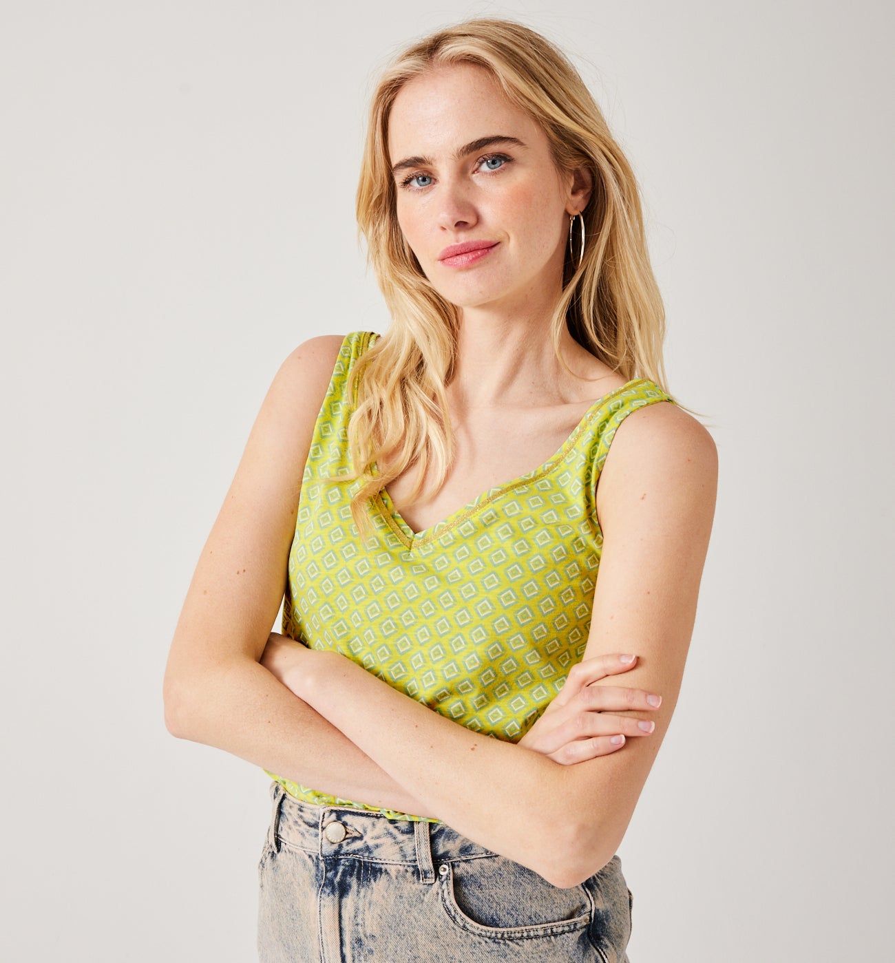 V-neckline sleeveless top - Ecru