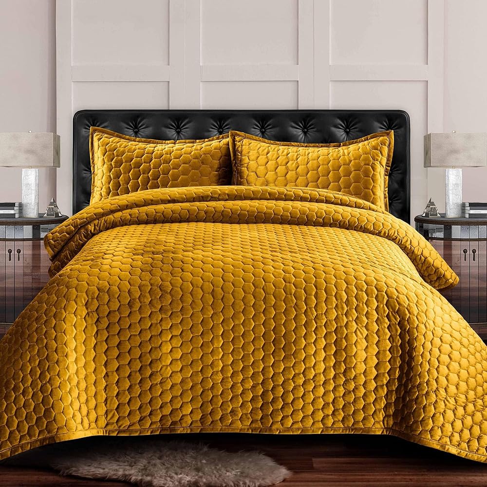 Tribeca Living Velvet King Quilt Set - Three-Piece Lugano Honeycomb Stitch Bedding, Super Soft 260GSM Velvet, Oversized Quilt and Two Sham Pillowcases, Gold : Home & Kitchen
