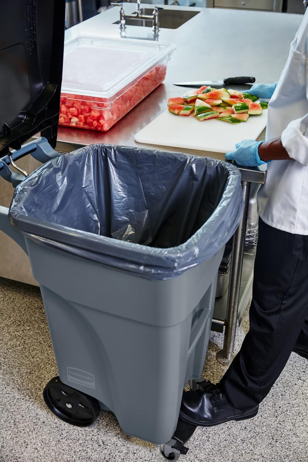 Rubbermaid Commercial Products Brute Step-On Rollout Trash/Garbage Can/Bin with Wheels 32 GAL Gray for Restaurants/Hospitals/Back of House/Warehouses/Home: Industrial & Scientific