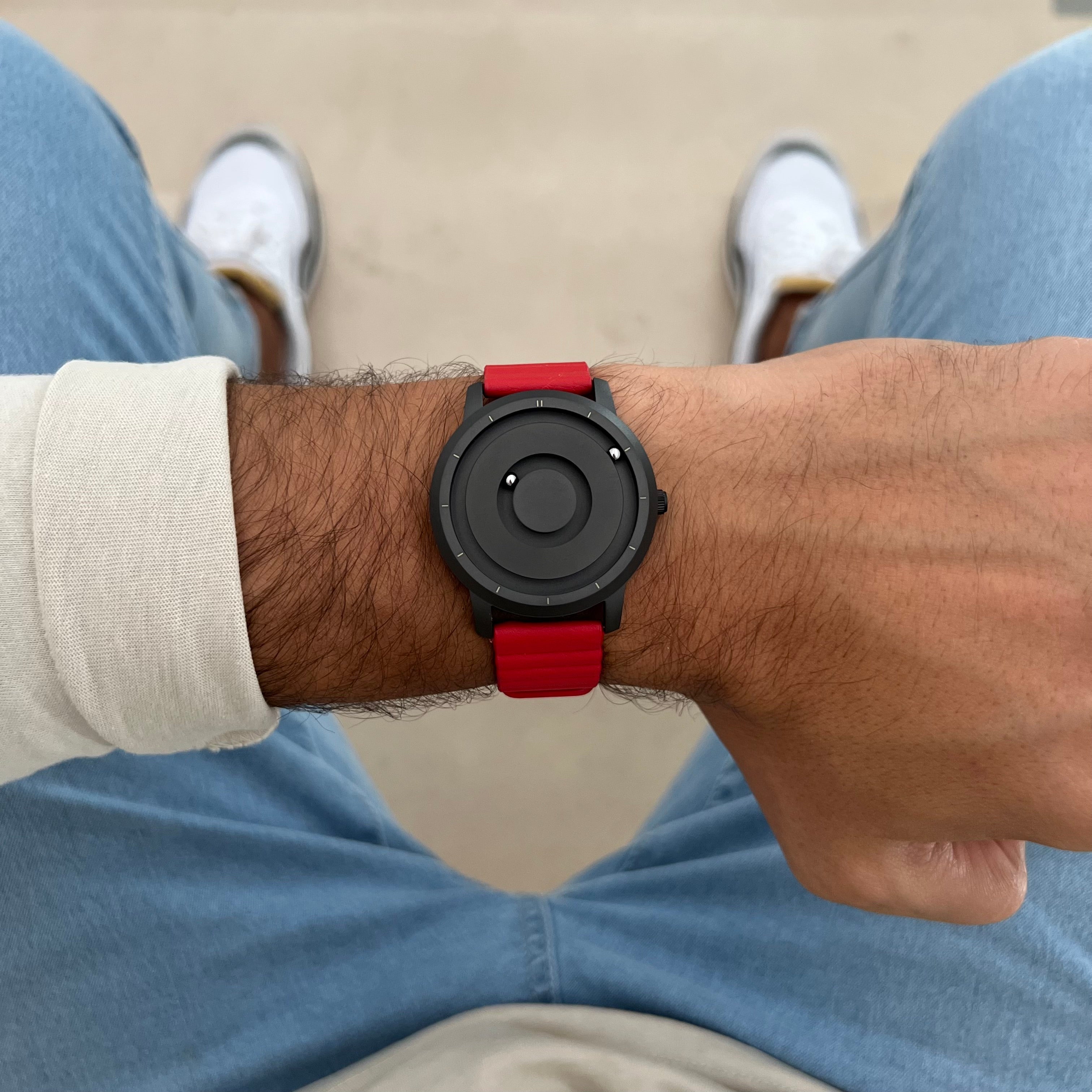 Jupiter Black— synthetic leather magnetic red