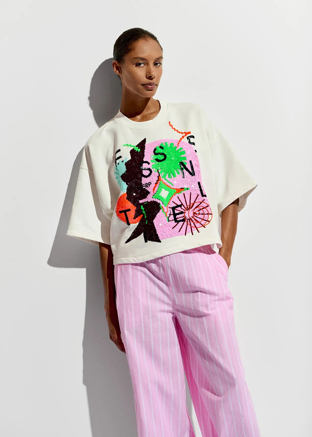 Off-white short-sleeved sweatshirt with sequin embroideries