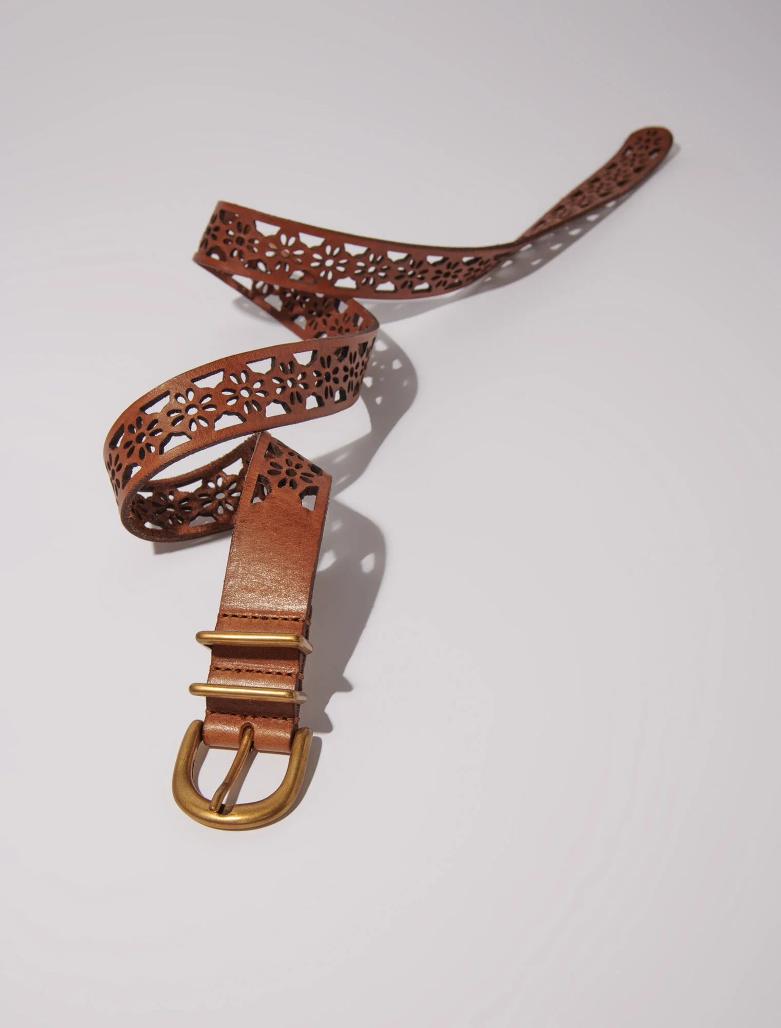 Leather belt with flower detail