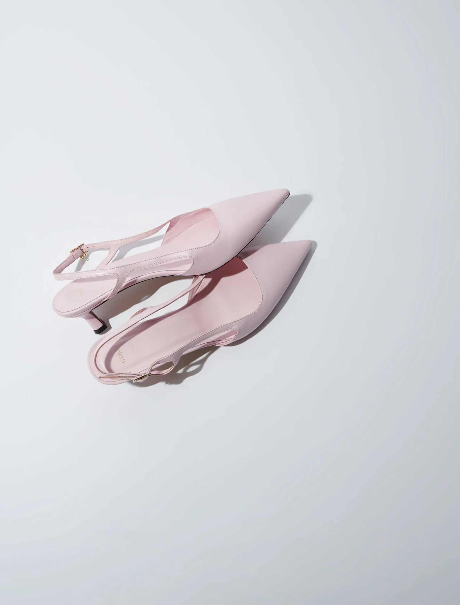 Pointed leather pumps