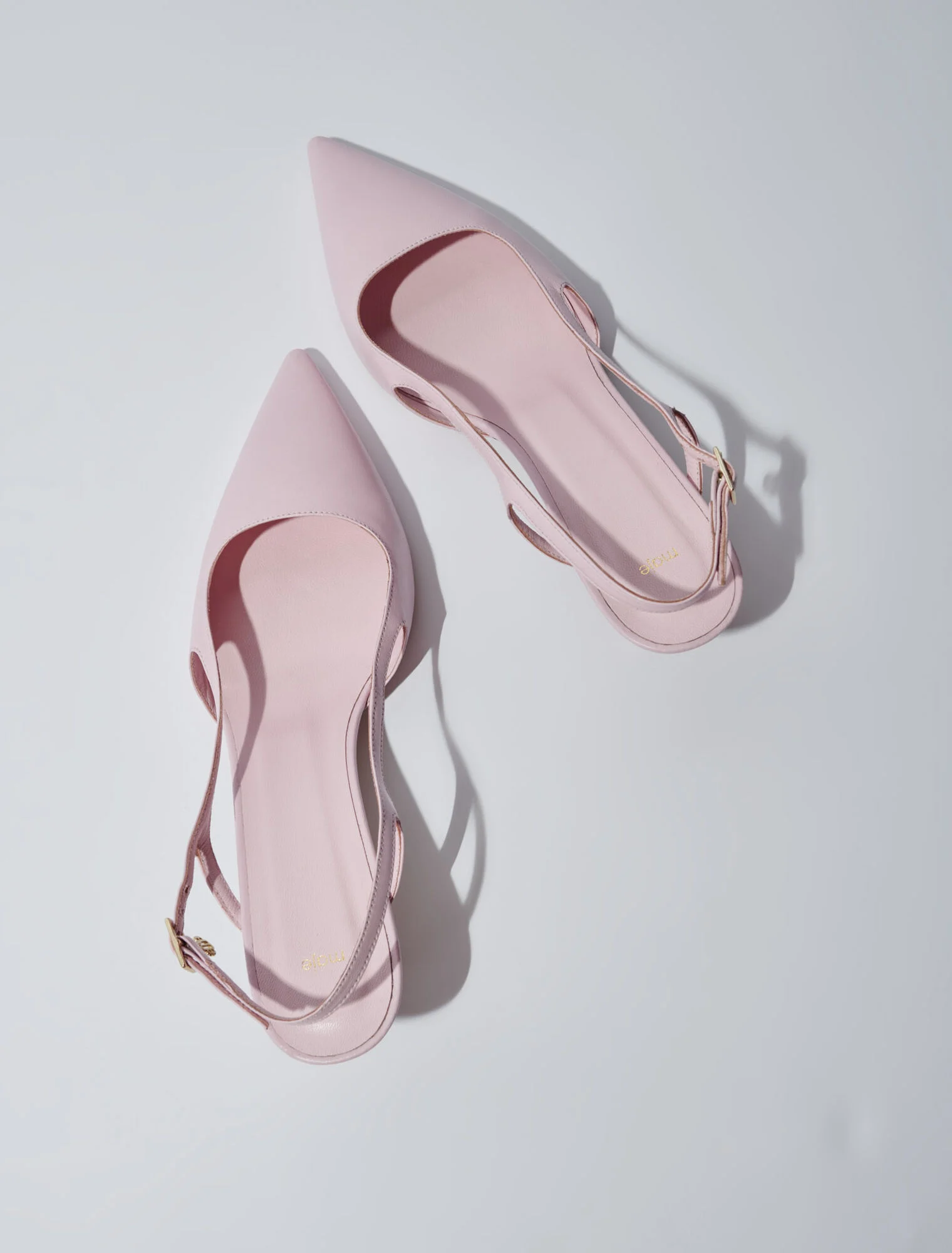 Pointed leather pumps