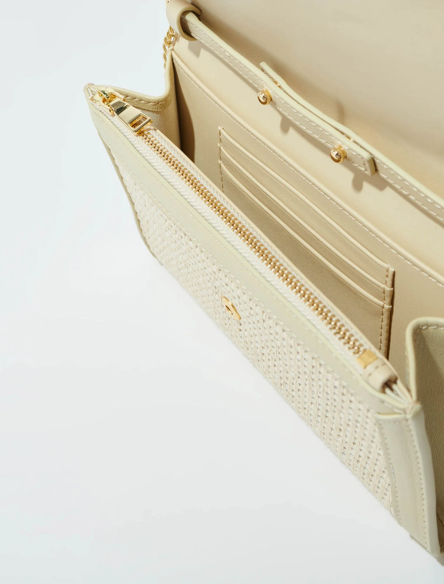 Raffia-effect clutch bag with chain