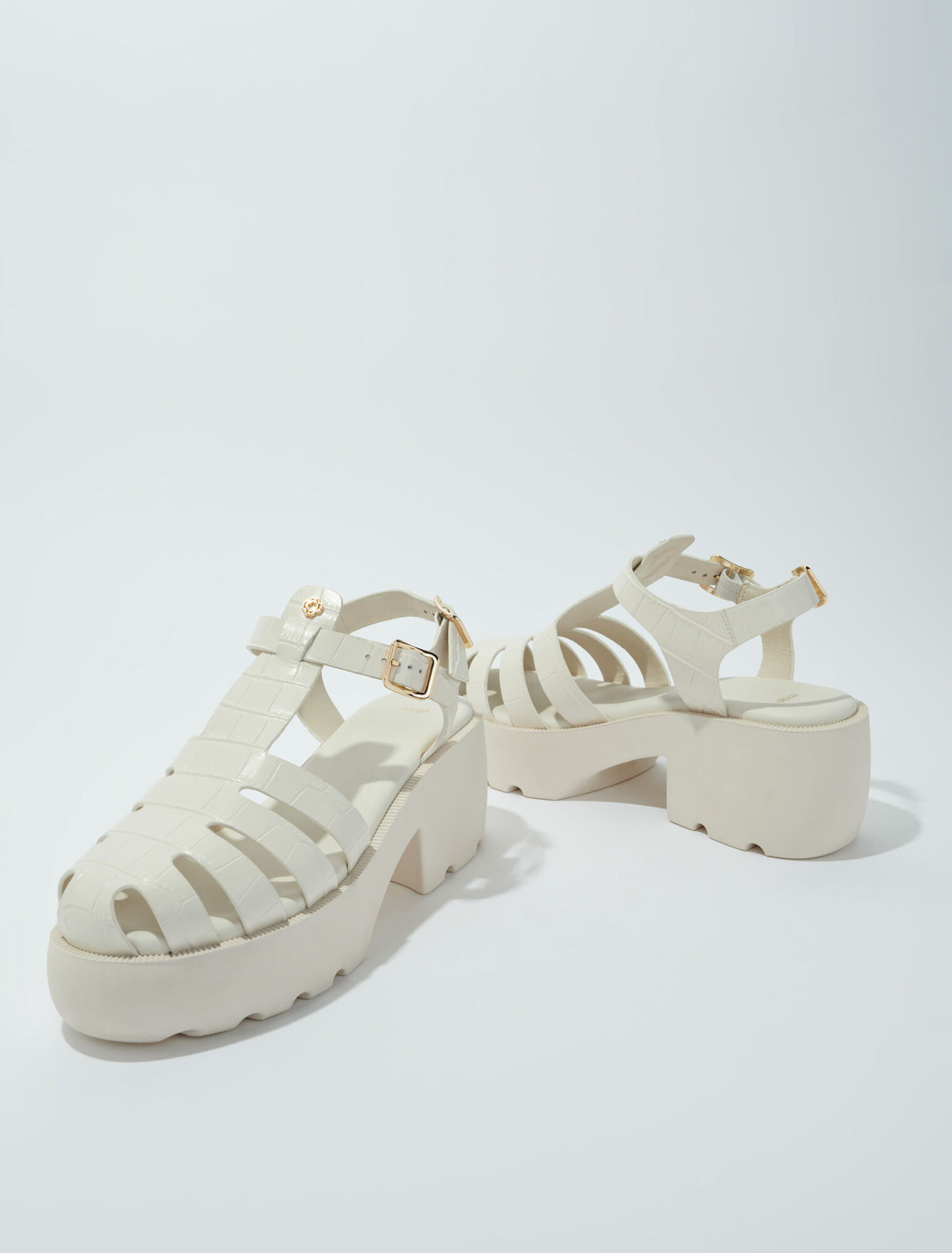 Leather sandals with tread