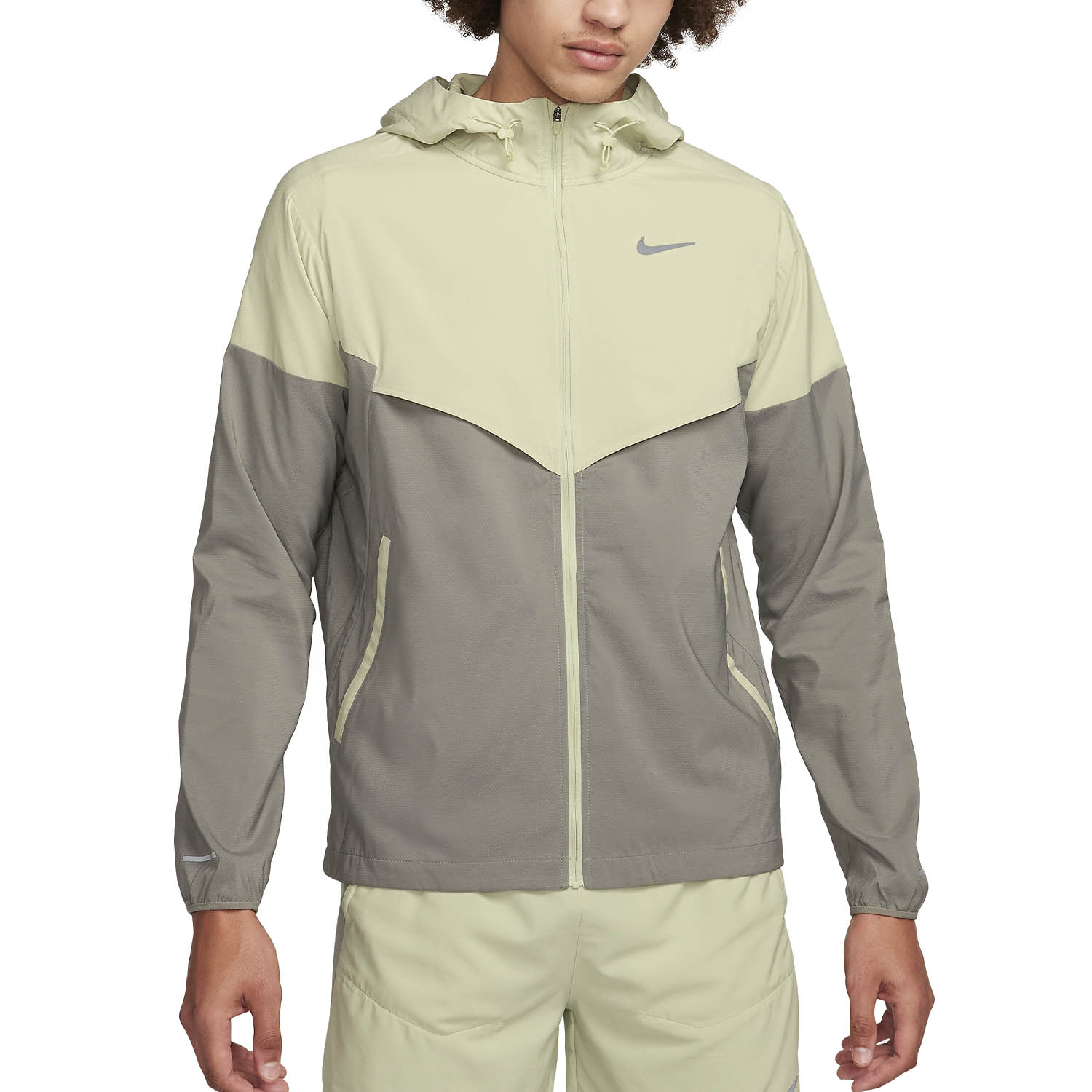 Nike Light Windrunner Giacca Olive Aura/Dark Stucco/Reflective Silver