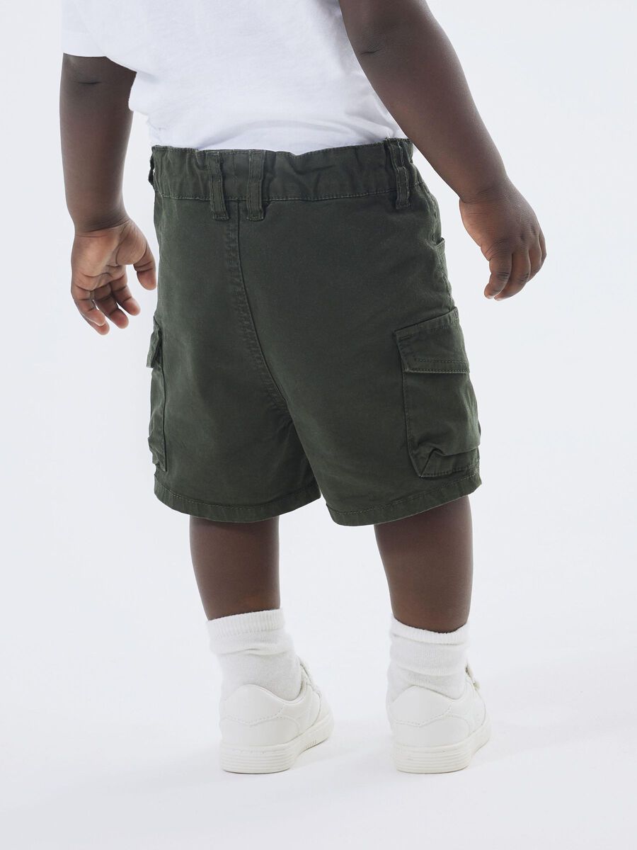BAGGY FIT CARGO SHORT