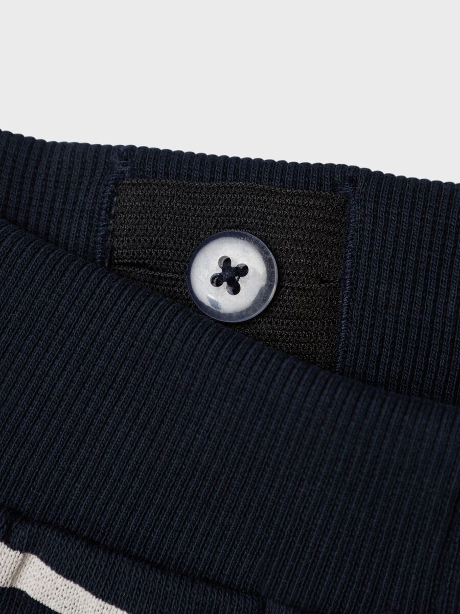 RELAXED FIT SWEATSHORT