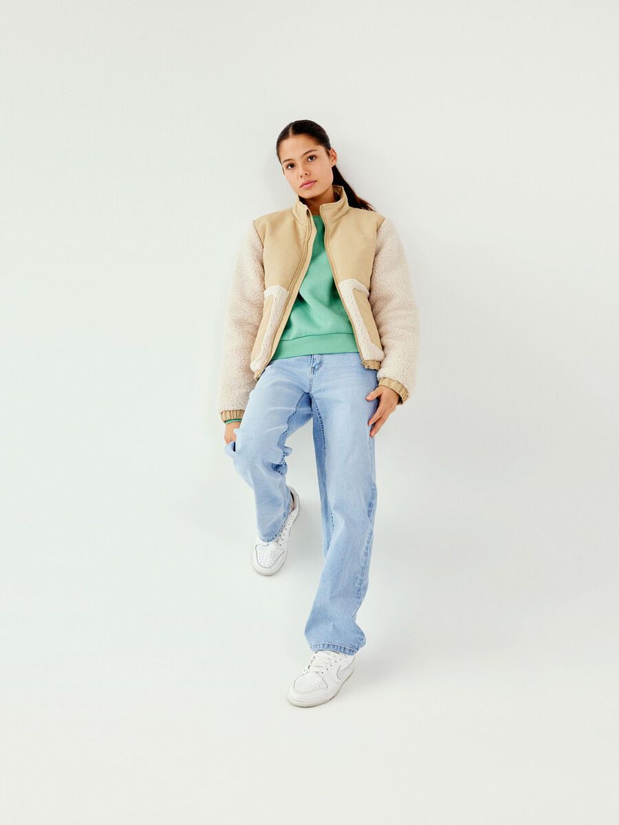 LOW-WAIST STRAIGHT LEG JEANS