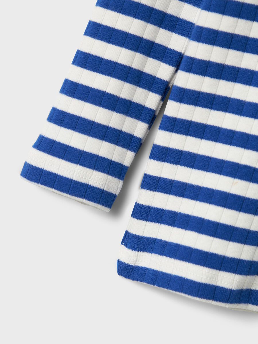 - SLIM TOP MET LANGE MOUWEN