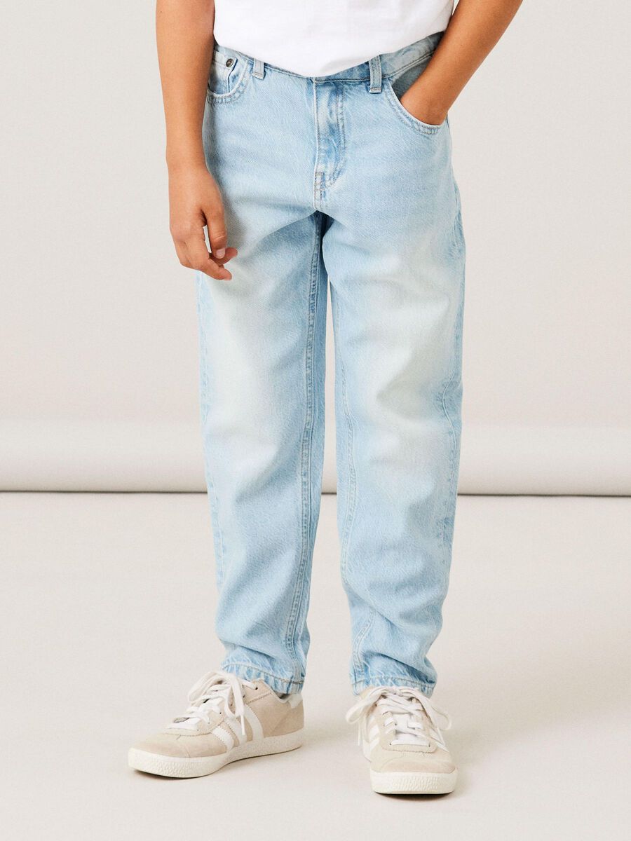 TAPERED FIT JEANS