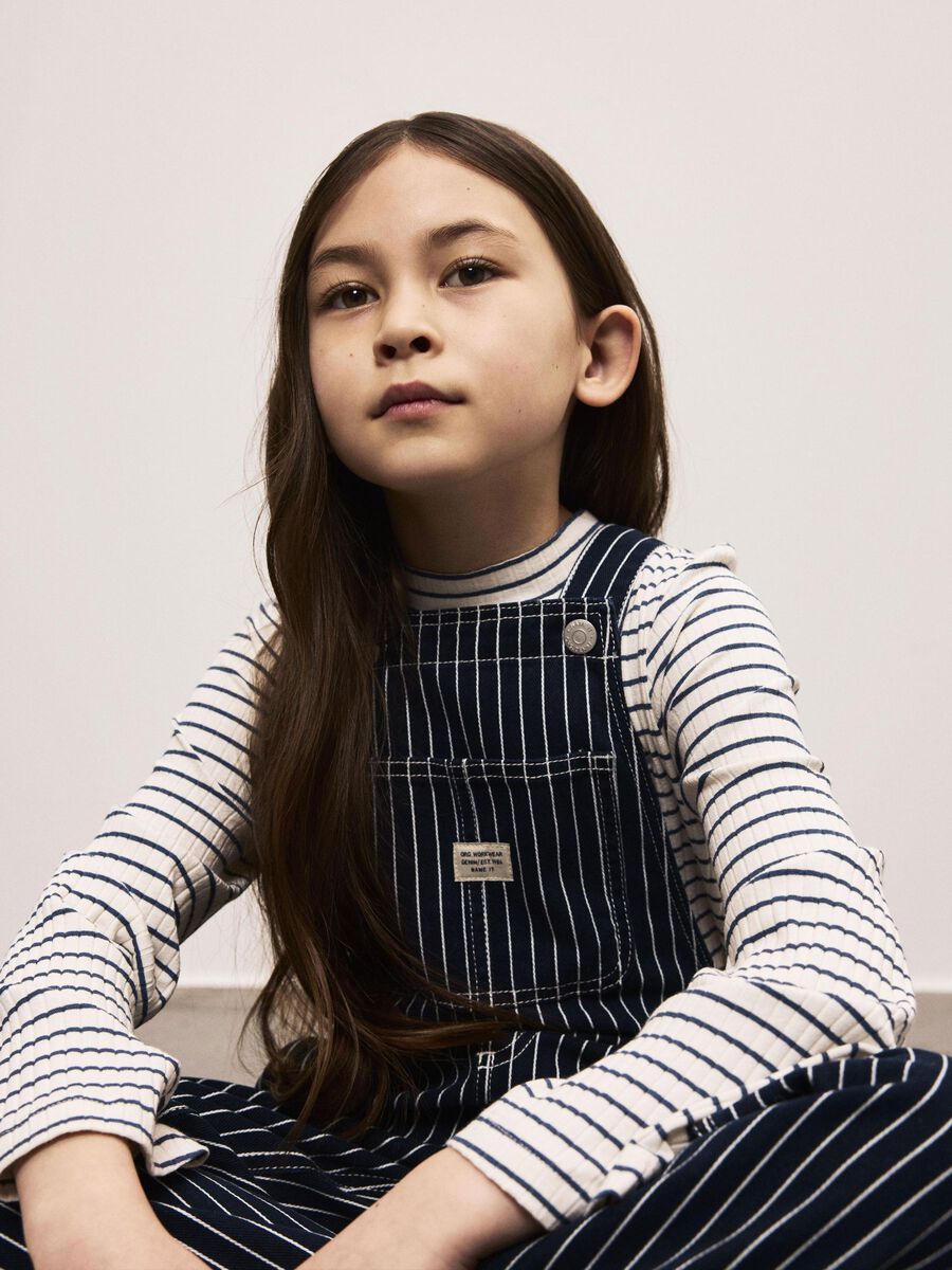 KORTE TOP MET LANGE MOUWEN