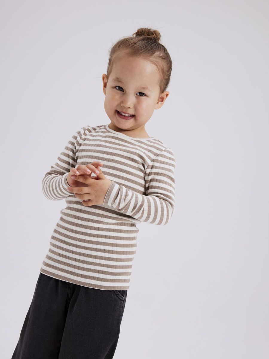 - SLIM TOP MET LANGE MOUWEN