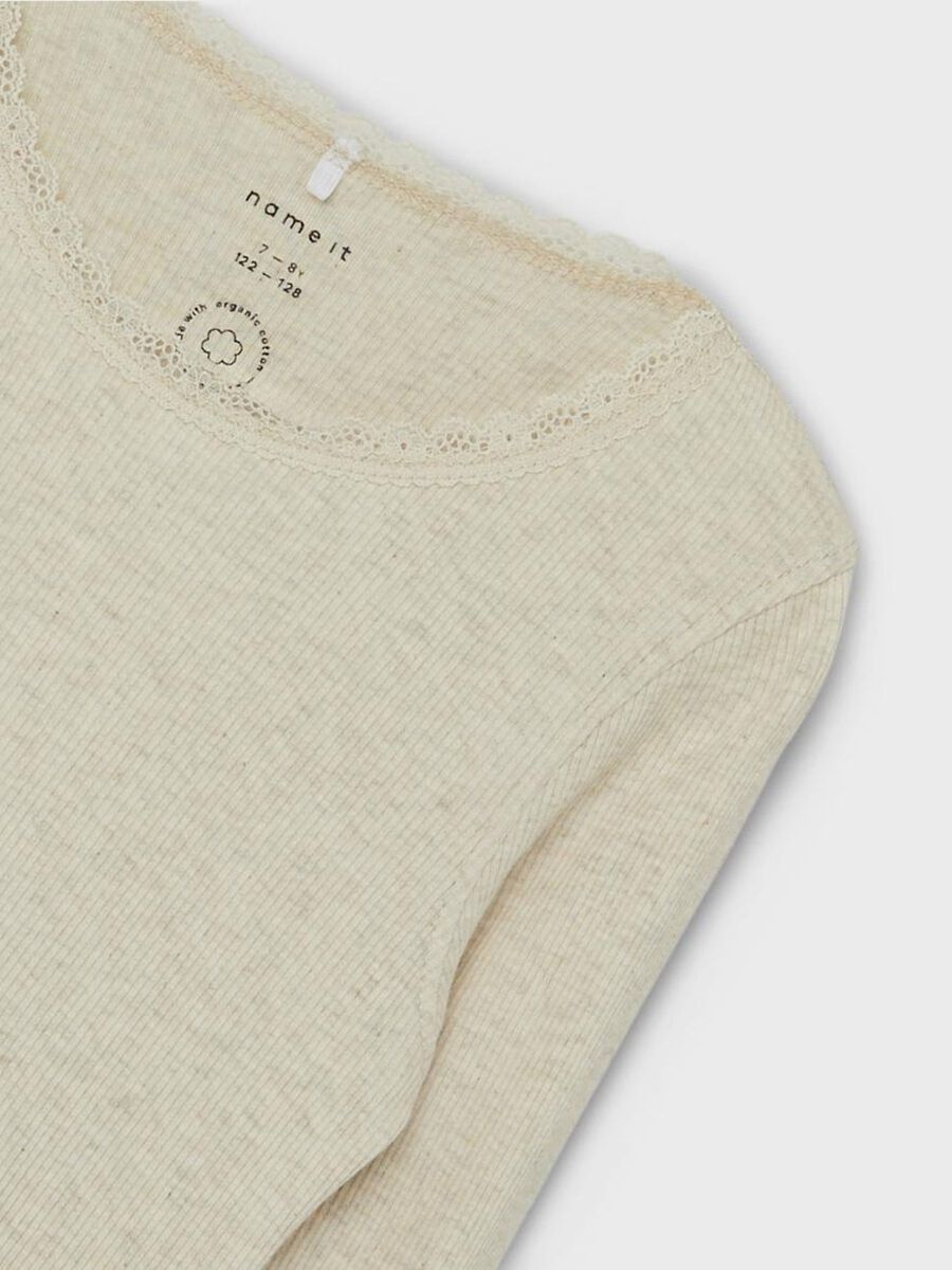 - SLIM TOP MET LANGE MOUWEN