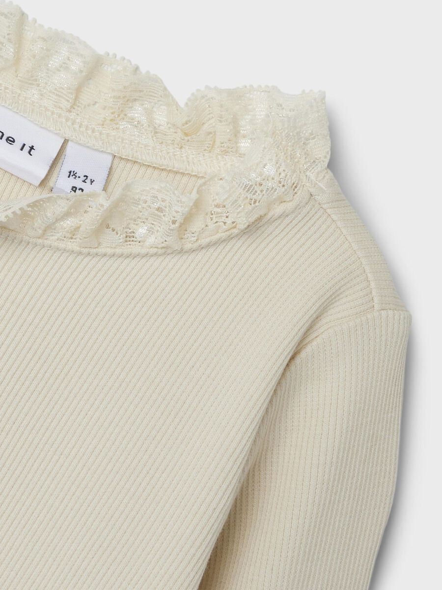 RIBGEBREID TOP MET LANGE MOUWEN