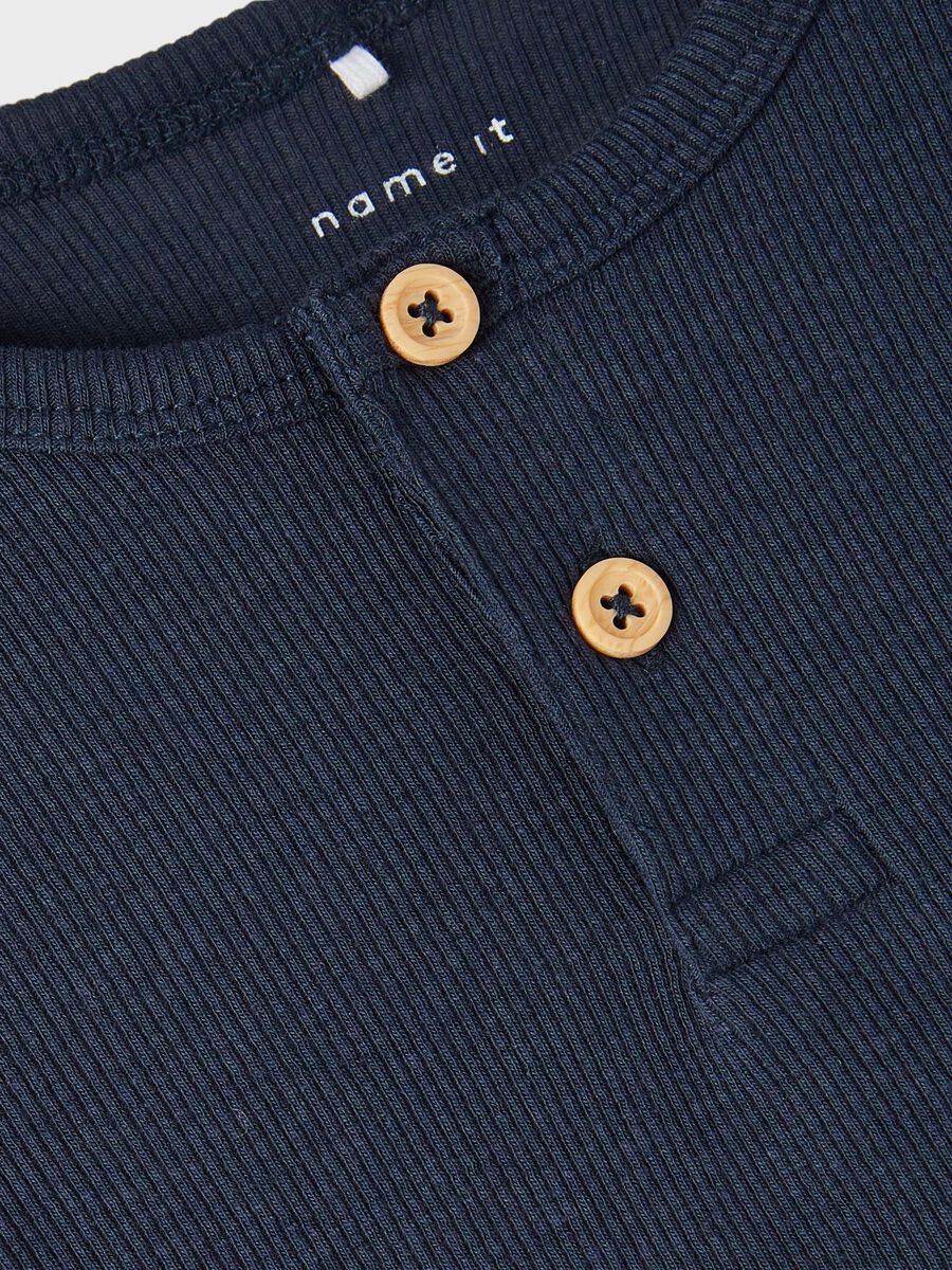 GERIBDE KNOOP TOP MET LANGE MOUWEN