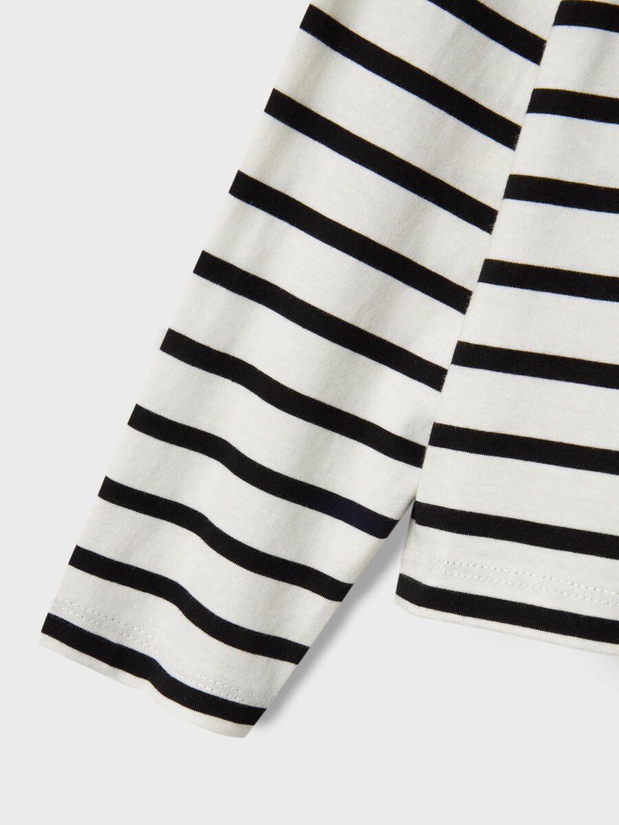 RELAXED FIT TOP MET LANGE MOUWEN