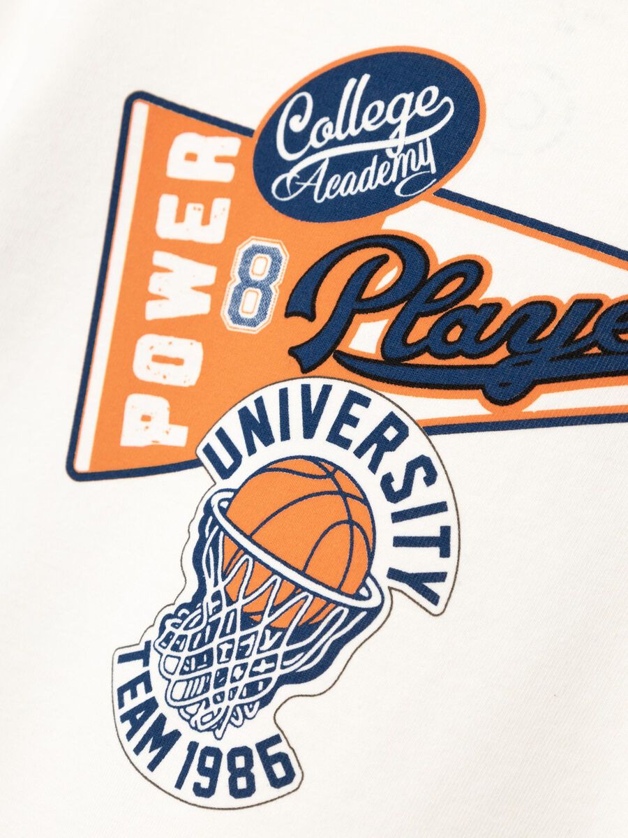 PRINT OP DE ACHTERKANT T-SHIRT