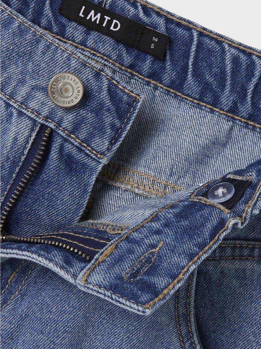 LOW-WAIST WIDE-LEG JEANS