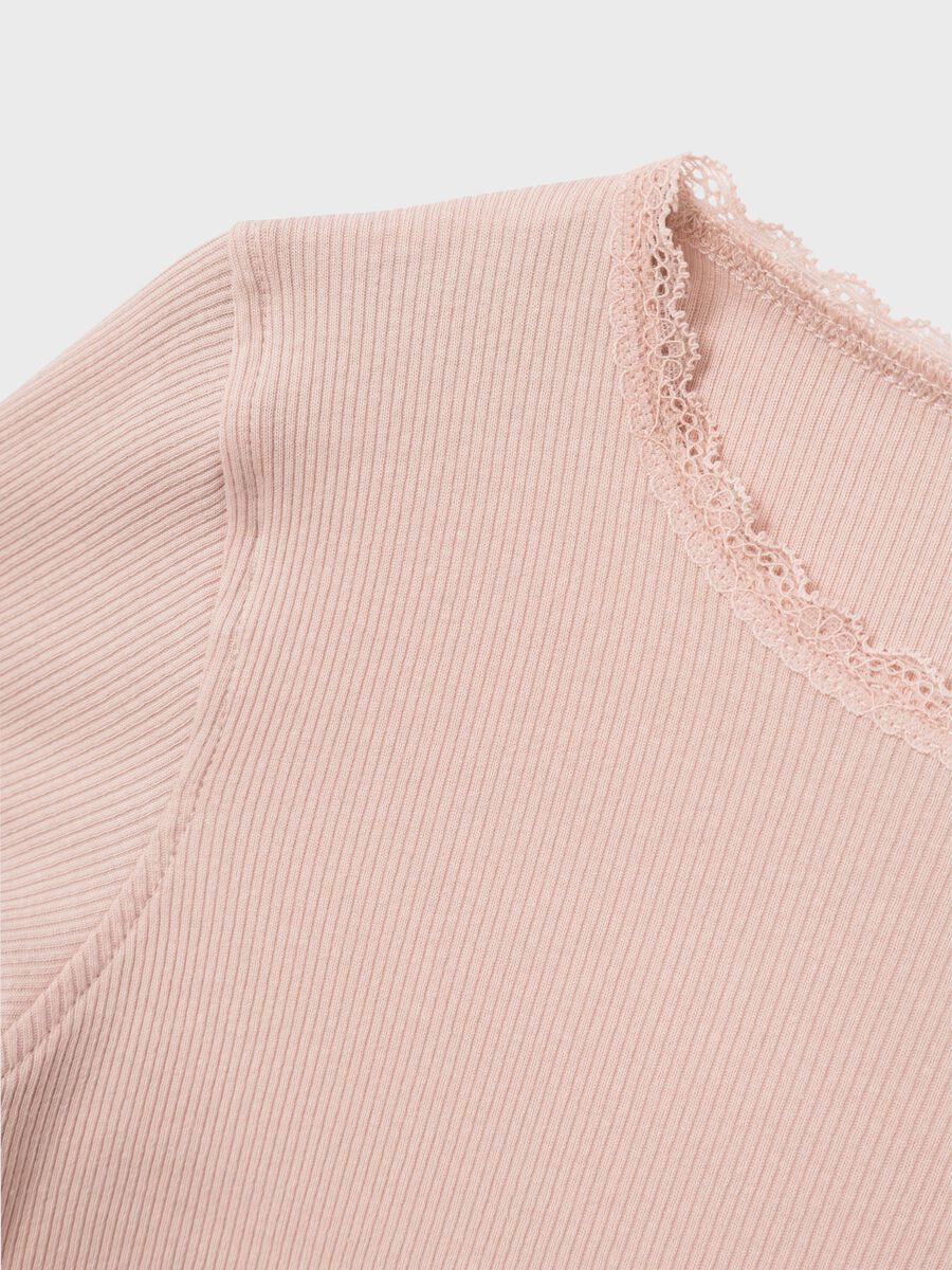 - SLIM TOP MET LANGE MOUWEN