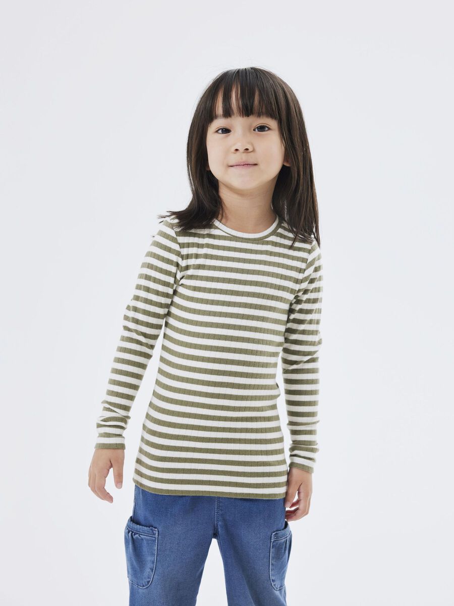 - SLIM TOP MET LANGE MOUWEN