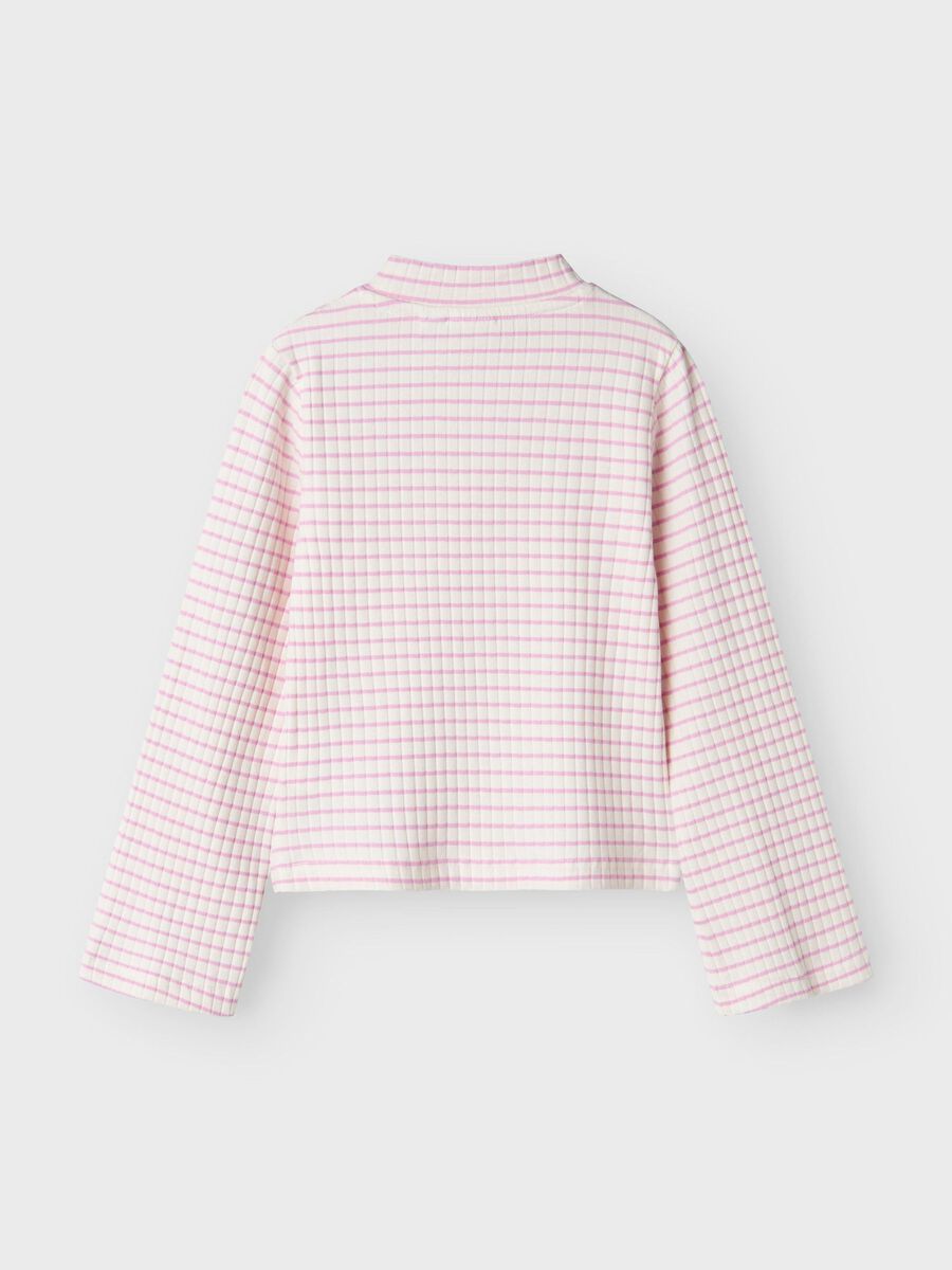 KORTE TOP MET LANGE MOUWEN