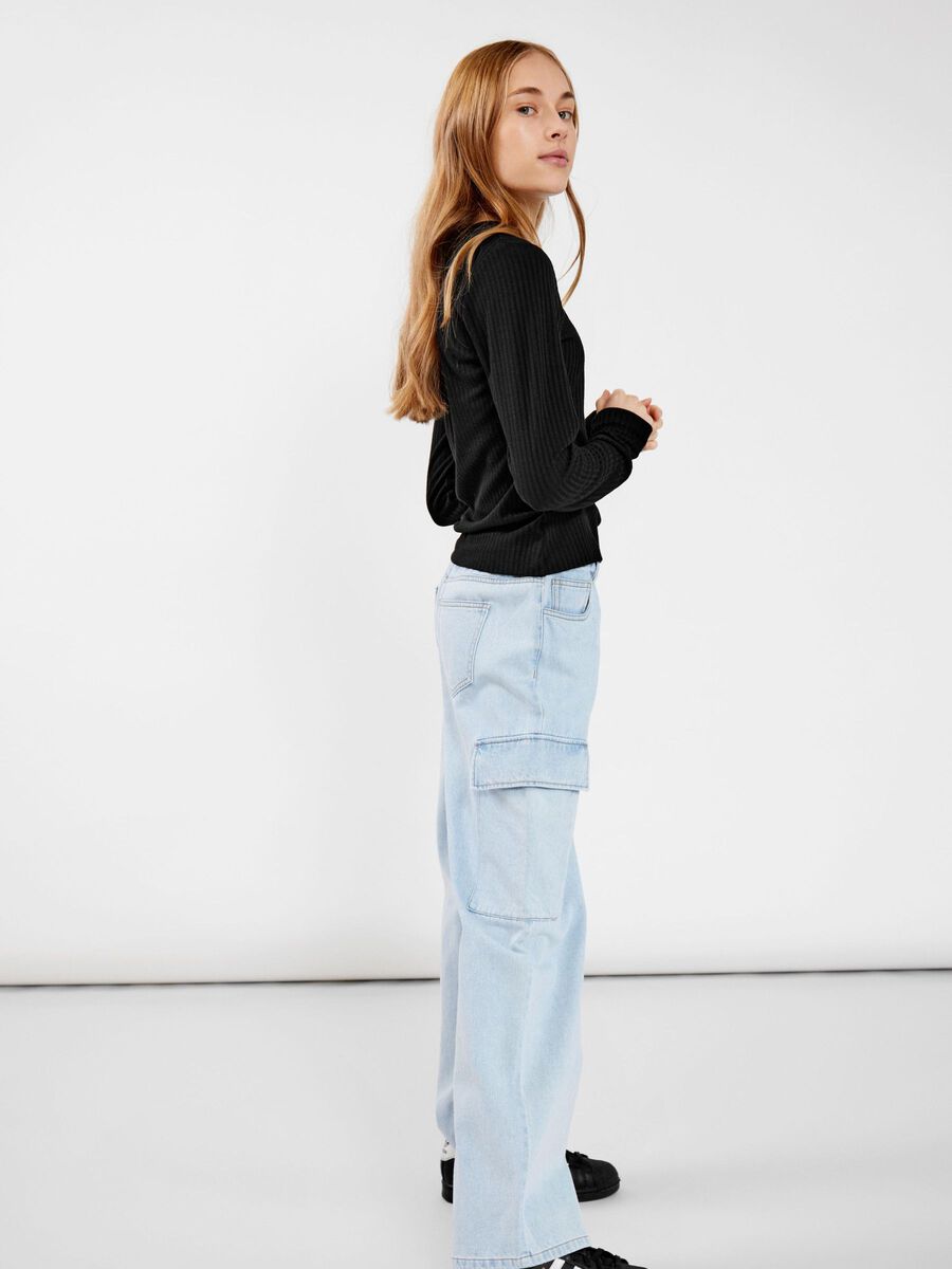 LOW-WAIST WIDE-LEG CARGO JEANS