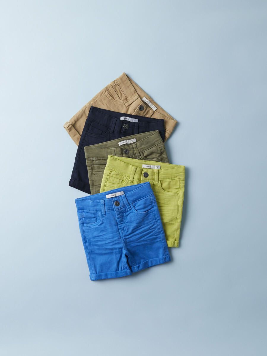 SLIM-FIT LANG SHORTS