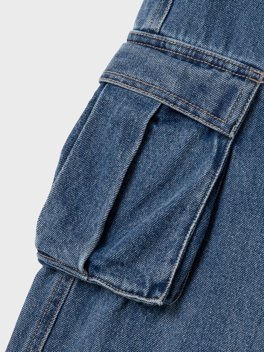 STRAIGHT LEG JEANS