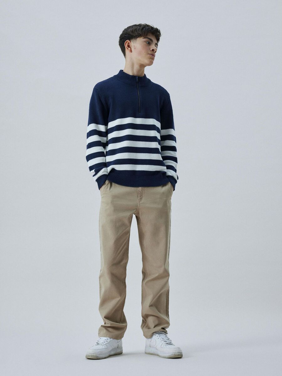 HOGE HALS GEBREIDE TRUI