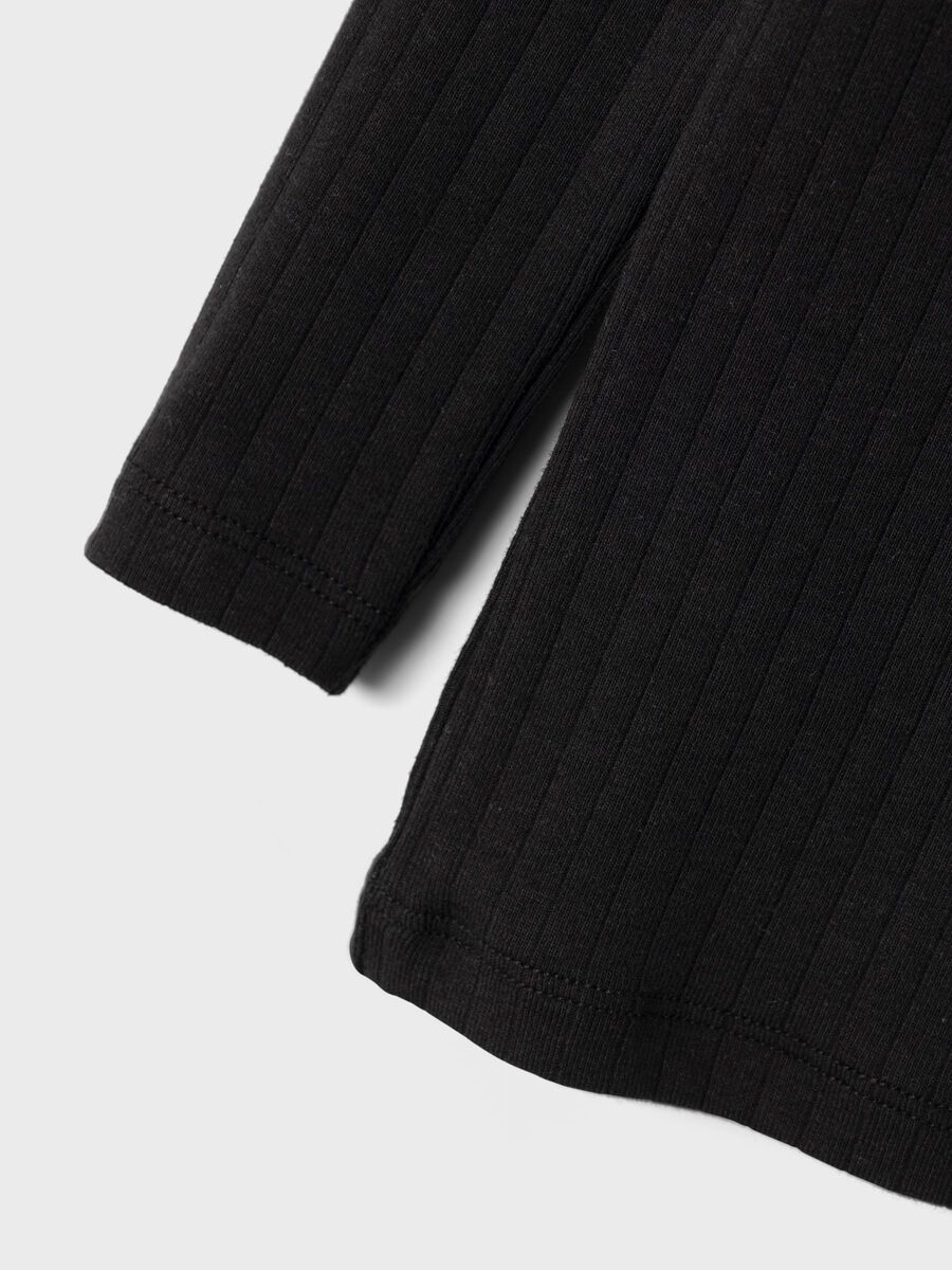 - SLIM TOP MET LANGE MOUWEN