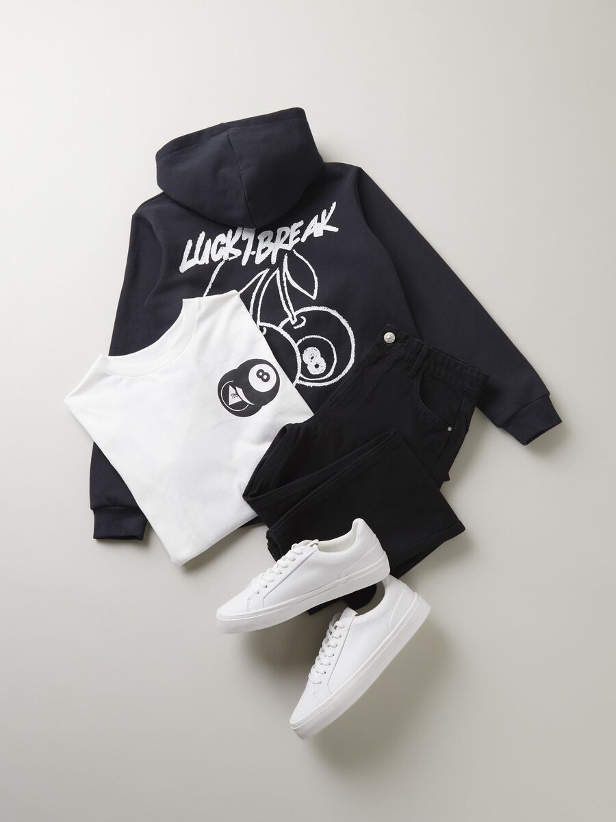 SOEPELVALLENDE HOODIE