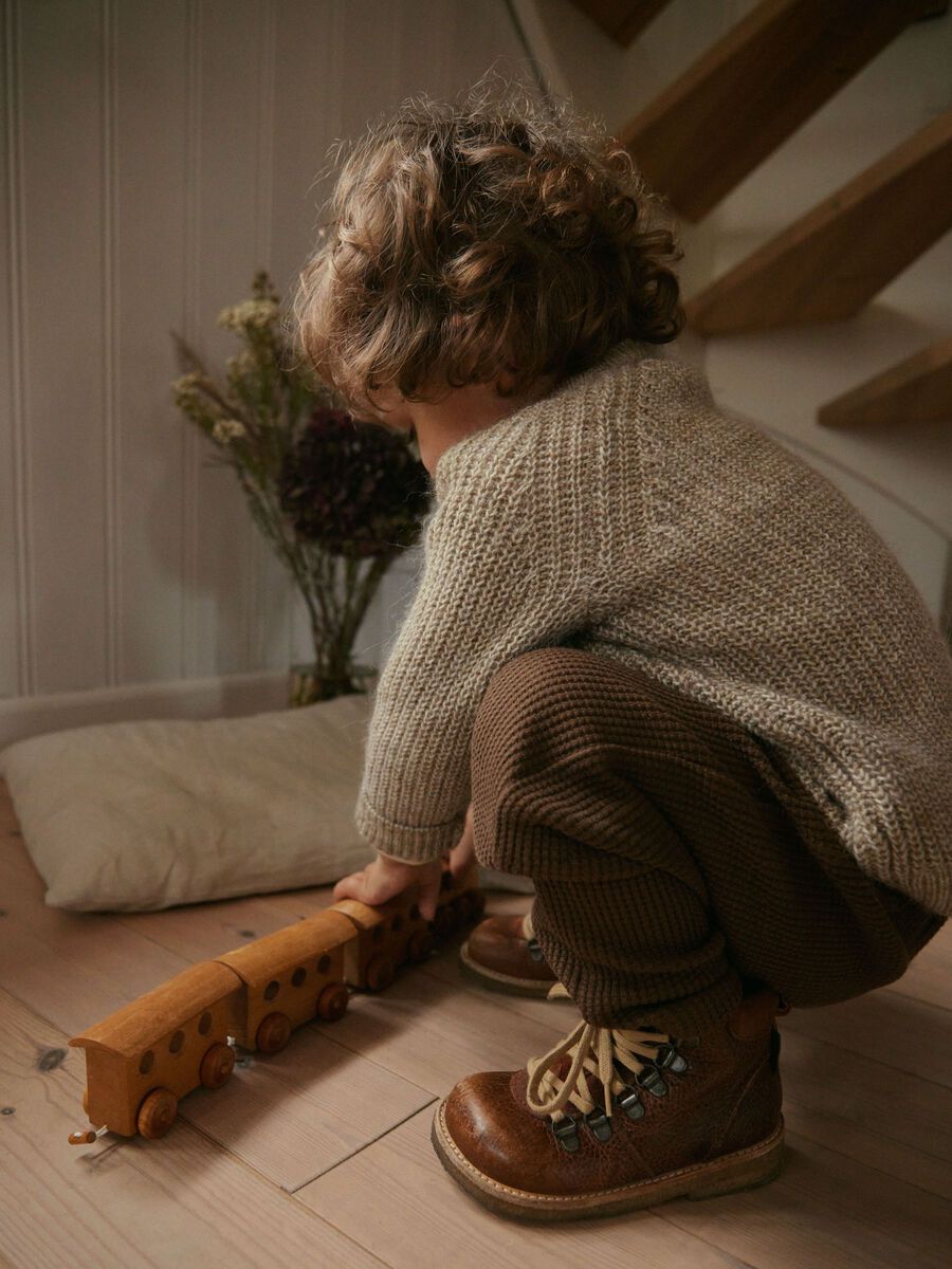 LOOSE FIT SWEATPANTS