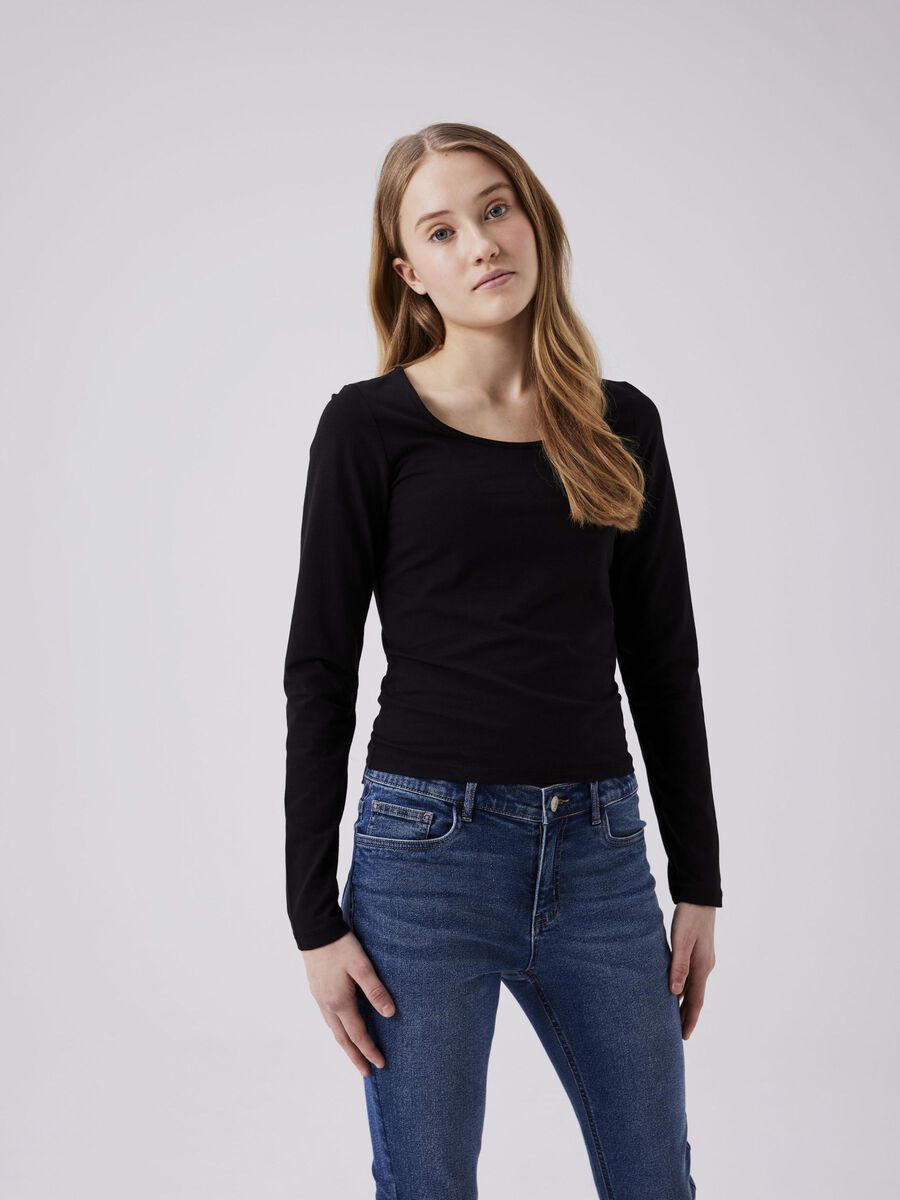 DIEPE RONDE HALS TOP MET LANGE MOUWEN