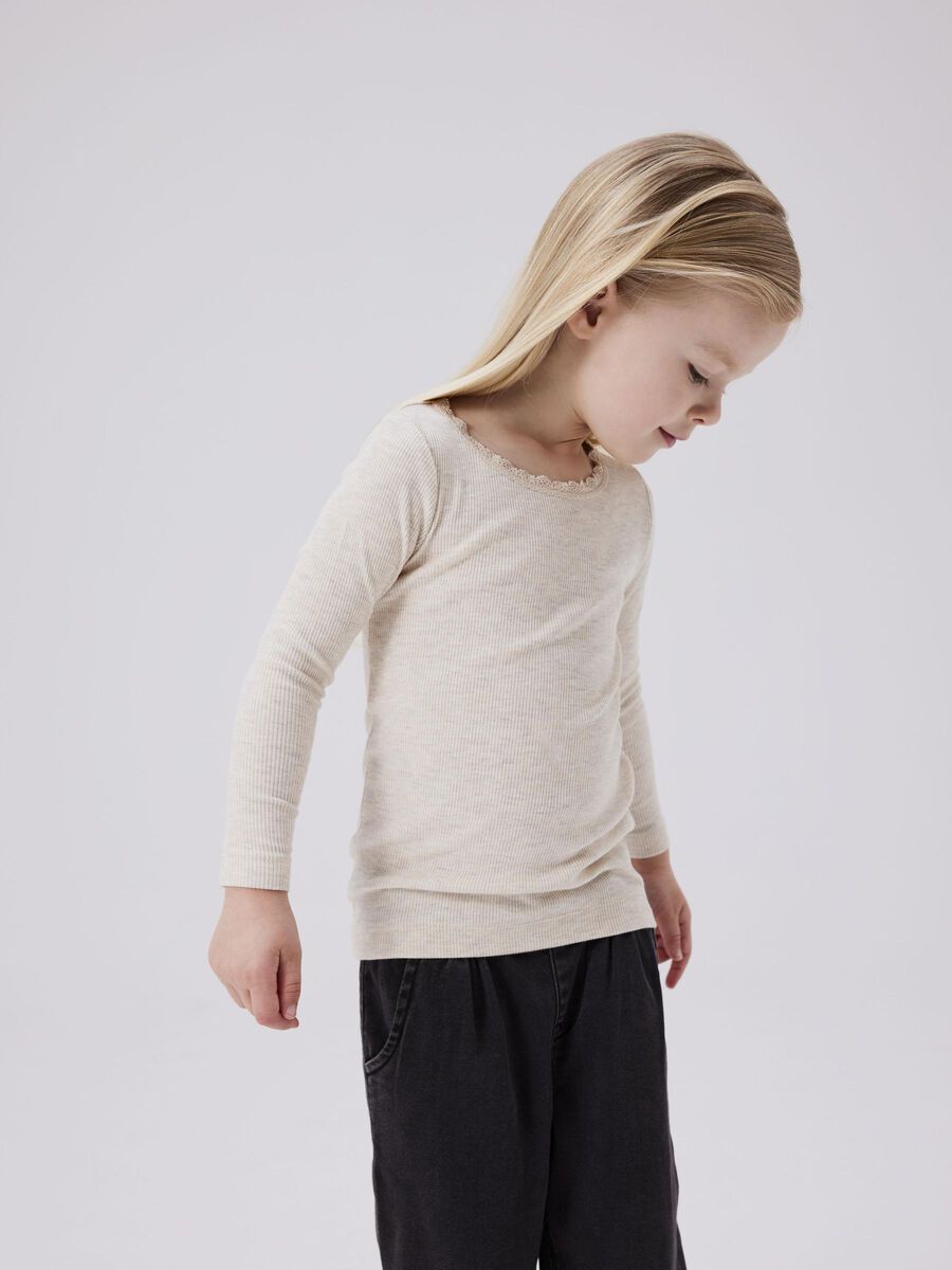 BASIC TOP MET LANGE MOUWEN