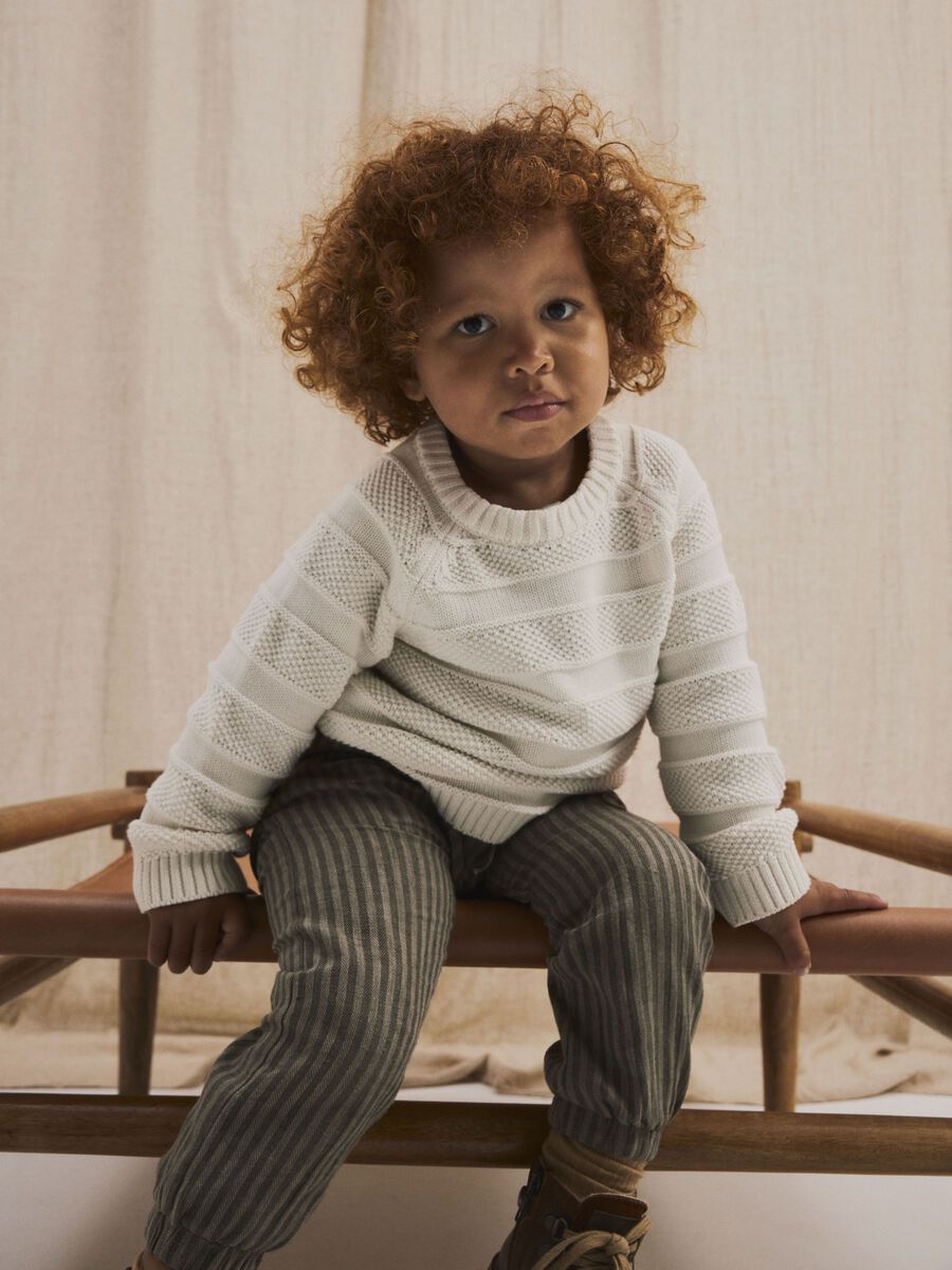 STRUCTUUR GEBREIDE TRUI