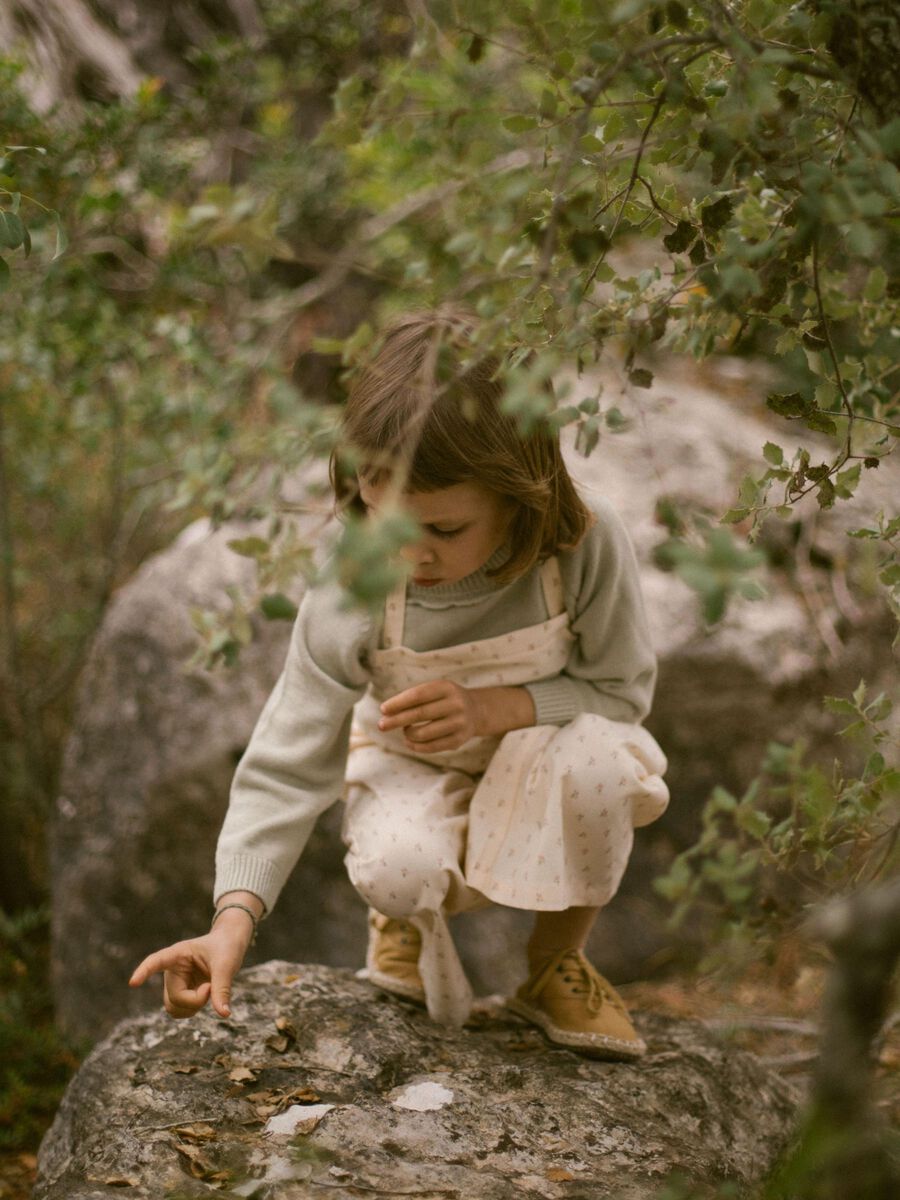 LANGE MOUWEN GEBREIDE TRUI