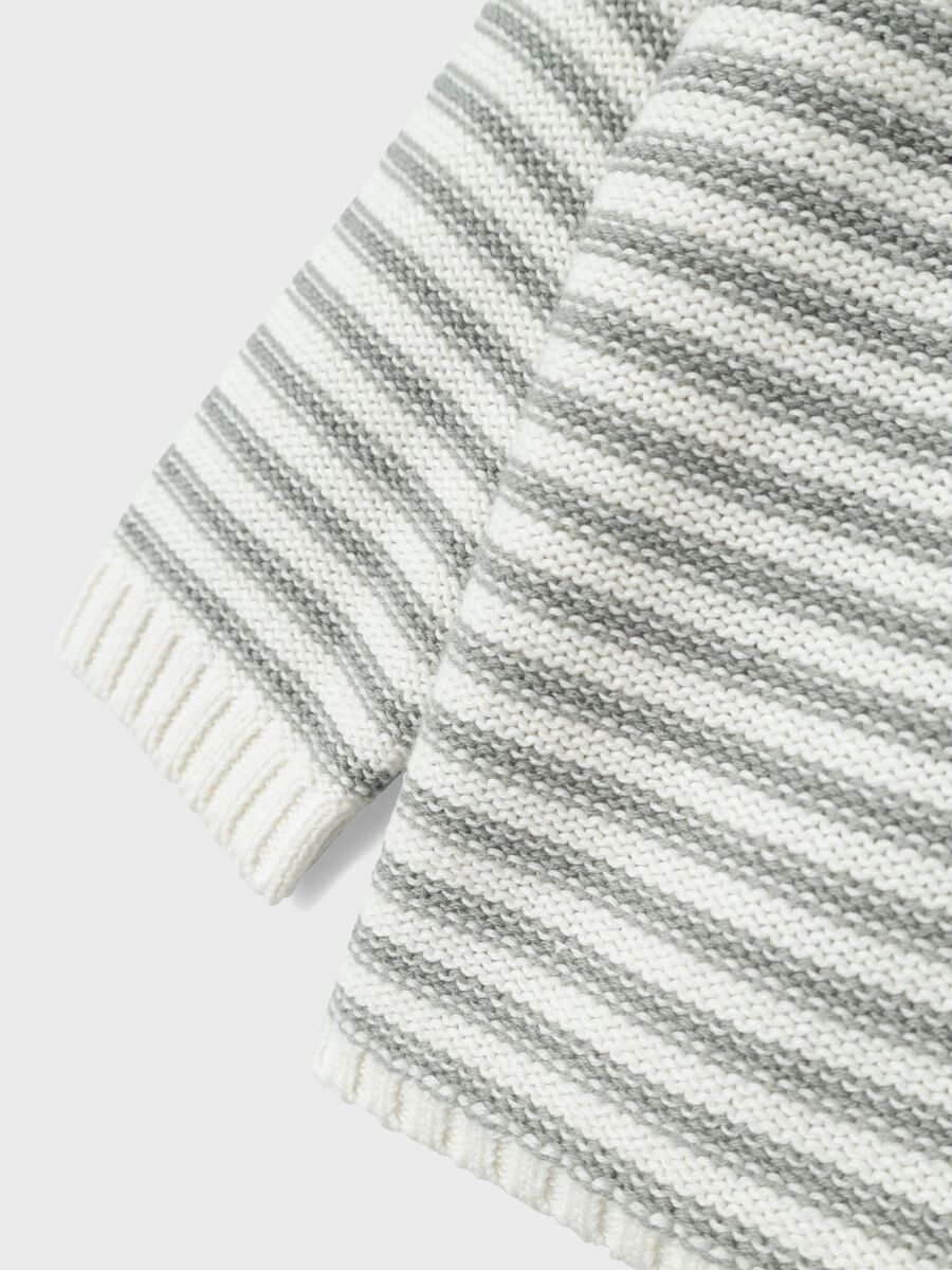 GESTREEPT GEBREIDE TRUI