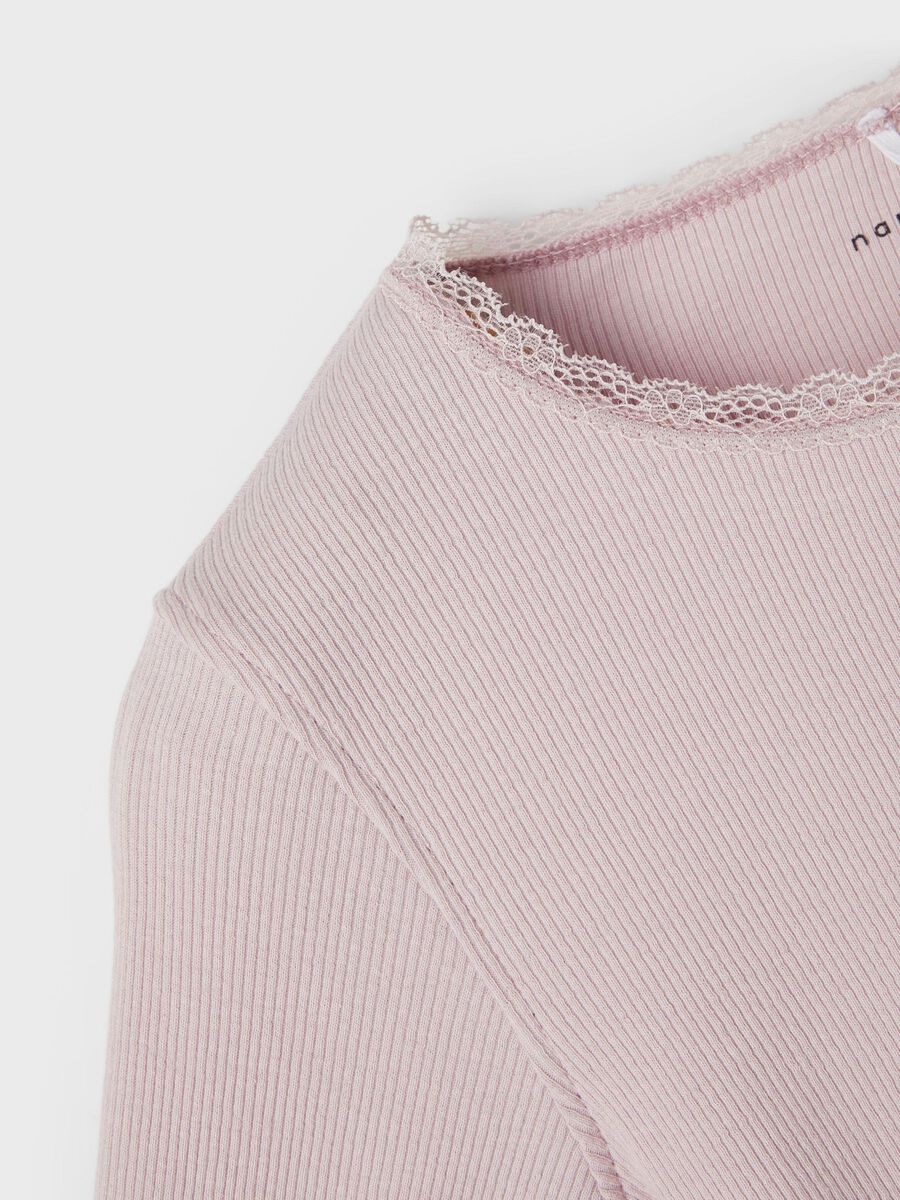 - SLIM TOP MET LANGE MOUWEN