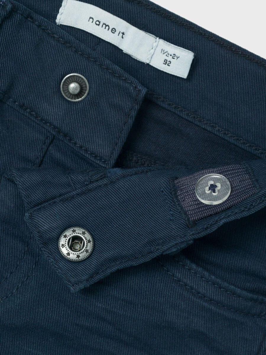 SLIM-FIT LANG SHORTS