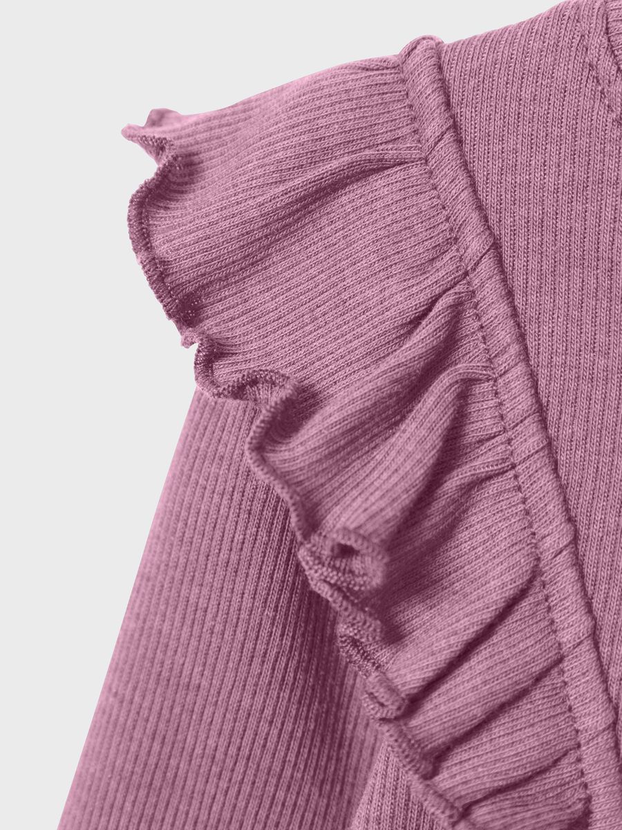 RIBGEBREID TOP MET LANGE MOUWEN