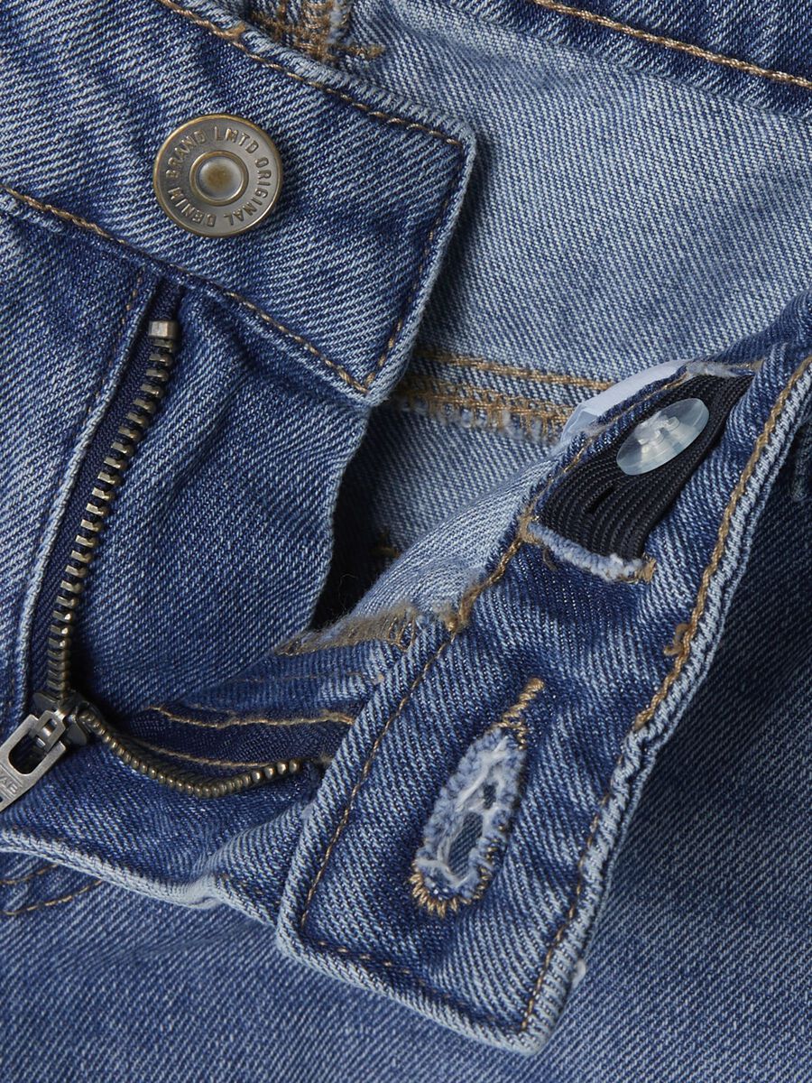 LOW-WAIST STRAIGHT LEG JEANS